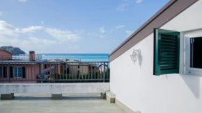 Attico Sant'Anna VISTA MARE 150m dalla Spiaggia con terrazza privata Sestri Levante